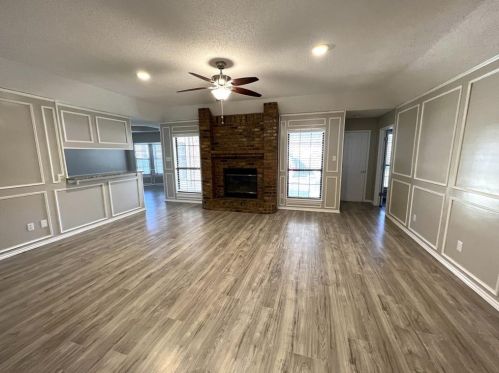 940 Brown Crest Rd, Burleson TX  76028-5136 exterior