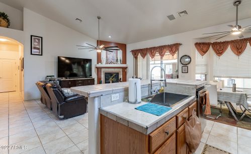 1064 Palomino Crk Dr, Gilbert AZ 85296-3727 exterior