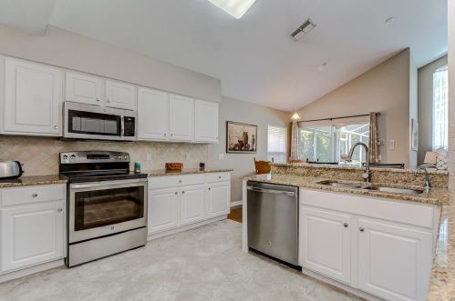 18912 Place Marquette, Lutz FL  33558-5312 exterior