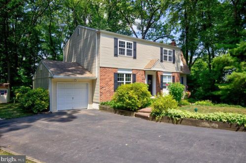 2198 Oakwyn Rd, Miquon, PA 19444-2220