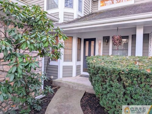 42 Springwood Ct, Princeton NJ  08540-9403 exterior