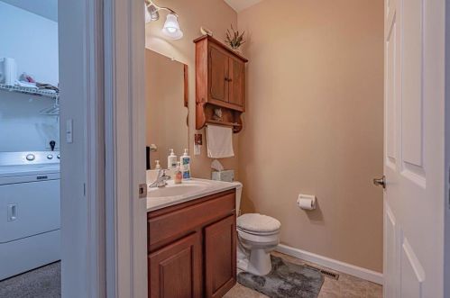 1105 Monarch Ln, Breinigsville PA  18031-9321 exterior