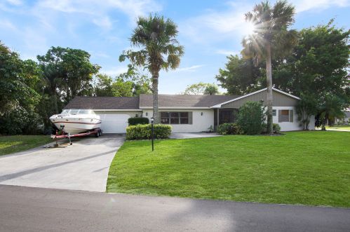 2002 Hobby Ct, Fort Pierce, FL 34953-1338