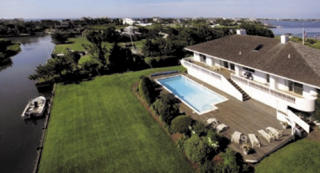 34 Quogue St, Quogue, NY 11959-9500