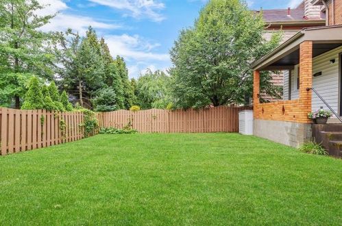 15 Emerson Ave, Pittsburgh PA 15215-3212 exterior