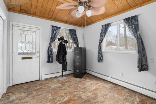 92 New Britain Dr, Warwick, RI 02889-3236