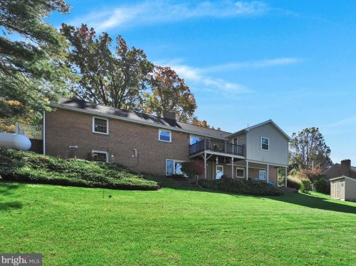 224 Maple St, Ephrata PA  17522-2513 exterior