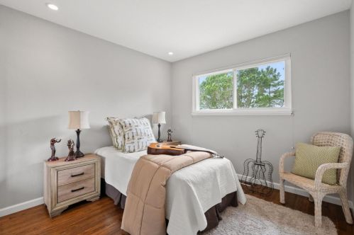 1128 Manzanita Dr, Pacifica CA  94044-4347 exterior