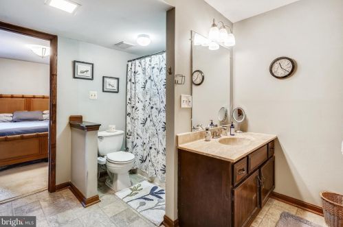 2402 Youngs Dr, Haymarket VA  20169-1532 exterior