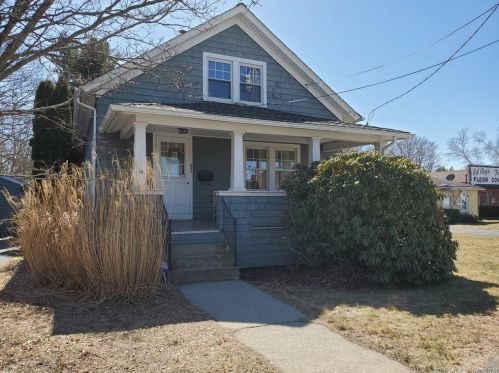 332 Willetts Ave, Waterford, CT 06385-3012