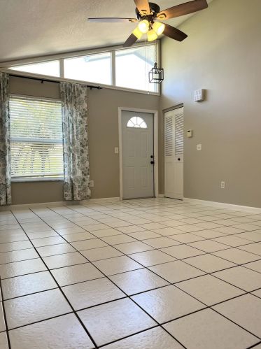 562 Eyerly Ave, Fort Pierce FL  34983-2944 exterior
