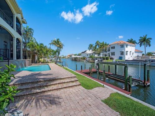 405 Tradewinds Ave, Naples FL  34108-2374 exterior
