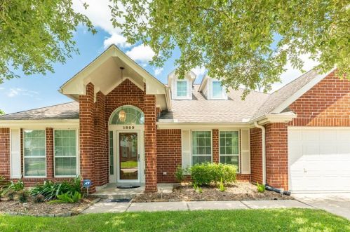 1809 Oakedge Dr, Pearland, TX 77581-6160
