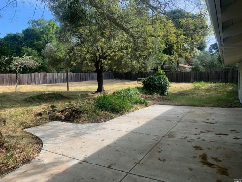 5085 Newanga Ave, Santa Rosa, CA 95405-7404