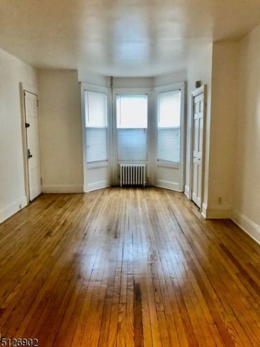 1065 Jaques Ave, Rahway NJ 07065-3927 exterior