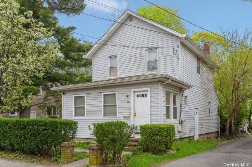 24 Pulaski Rd, Huntington Station NY  11746-1622 exterior