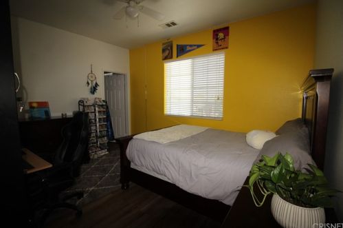 5823 Spice St, Lancaster CA  93536-2348 exterior