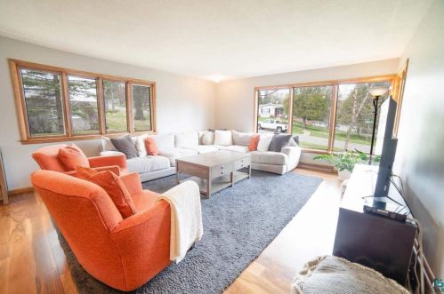 1012 Berwick Ct, Duluth, MN 55811-2220