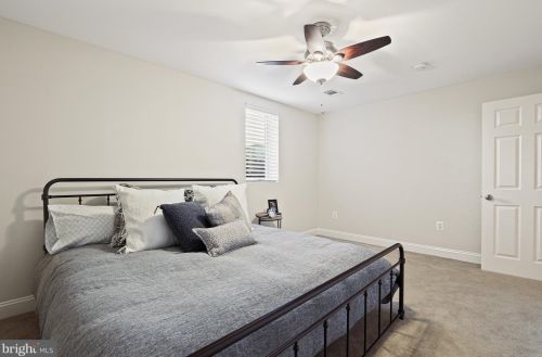 3211 Winter Sun Ter, Herndon VA  20171-1939 exterior