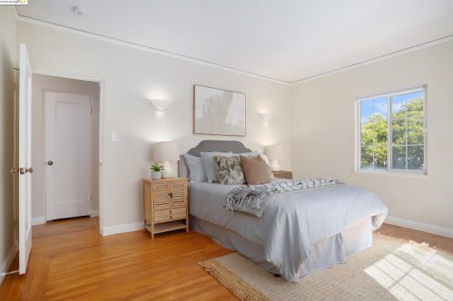 1 Kingsland Pl, Oakland CA  94619-2608 exterior