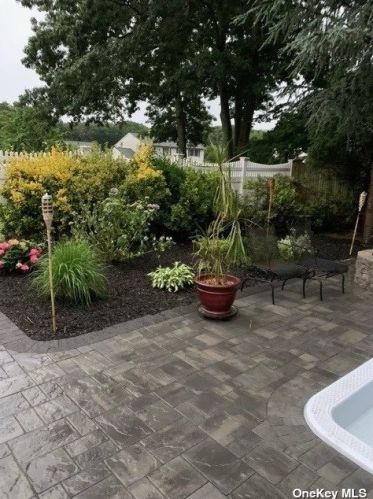 121 Stethem Dr, South Setauket NY  11720-4083 exterior