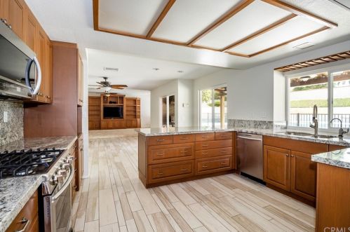 1754 Somerset Ln, Redlands CA  92374-5561 exterior