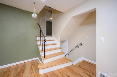 32 Meadow Rd, East Brunswick NJ  08816-4333 exterior