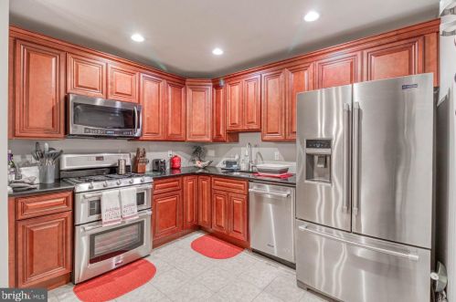 10829 Academy Rd, Philadelphia PA 19154-3901 exterior