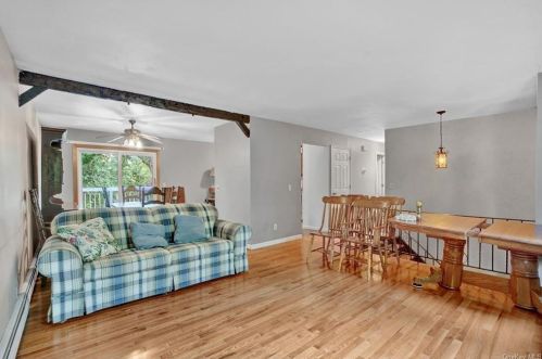 21 Montfort Rd, New Hamburg, NY 12590-3517