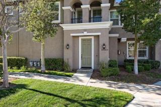 27283 Riverview Ln, Santa Clarita, CA 91354-1894