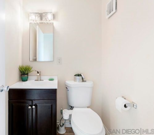 5705 Erlanger St, San Diego CA  92122-3801 exterior