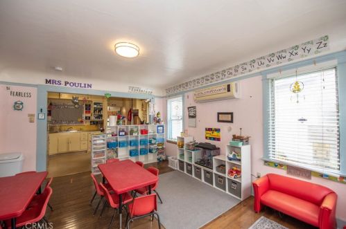 4532 Palm Ave, La Mesa, CA 91941-5586
