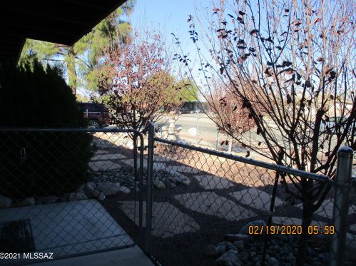 4860 Prudence Rd, Tucson AZ 85730-4318 exterior