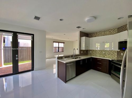 948 104th Ave, Miami FL  33172-4097 exterior