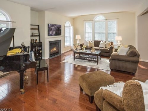81 Henning Ter, Parsippany NJ  07834-3716 exterior
