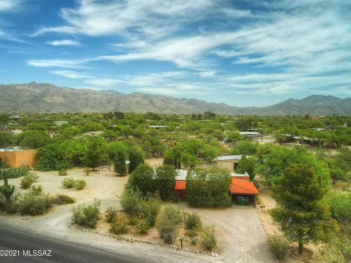 2970 Tomahawk Trl, Tucson, AZ 85749-9529