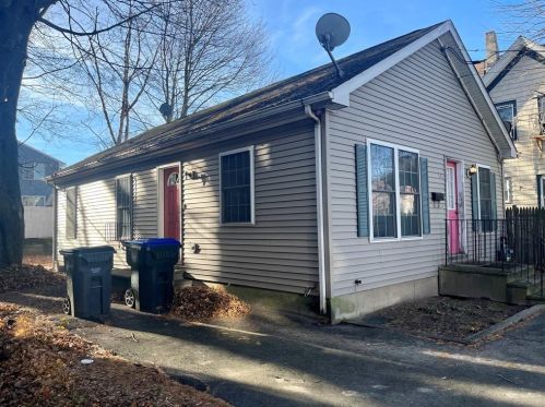 136 Pocasset Ave, Providence, RI 02909-4504