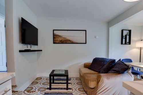 2422 J St, San Diego CA  92102-2925 exterior