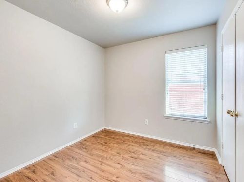 1012 Andrew St, Burleson TX  76028-8116 exterior