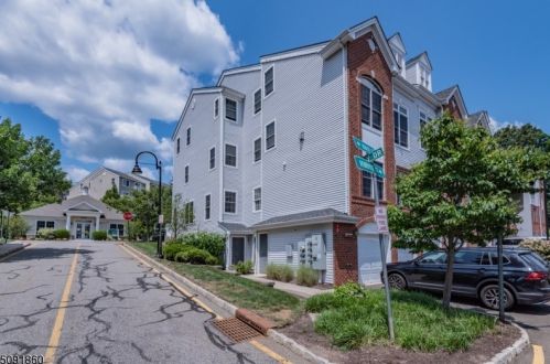 1 De Bruyle Ct, Paterson, NJ 07506-2261
