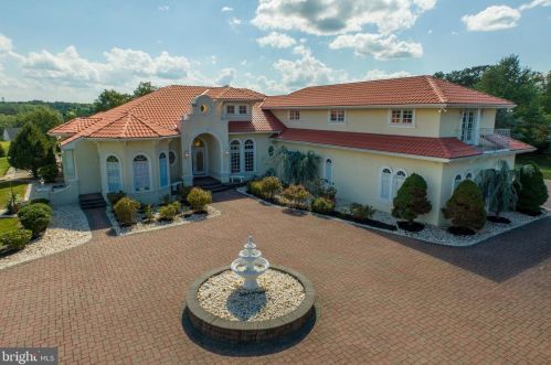 1956 Hunt Valley Rd, Lansdale, PA 19446-5726