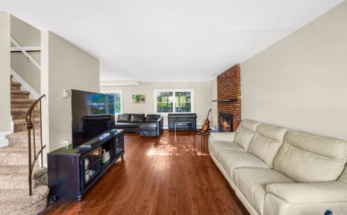 17 Nevinwood Pl, Huntington Station, NY 11746-3511