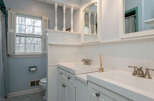 2106 Primrose Ln, Martinsville NJ  08836-2218 exterior