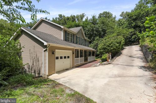 157 Oakridge Dr, Harpers Ferry, WV 25425-6848