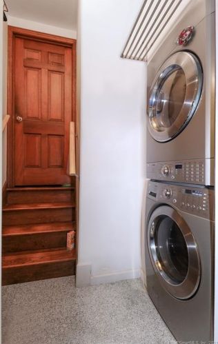 23 Mayflower Dr, Wilton CT  06897-1003 exterior
