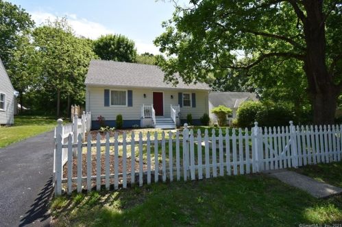 198 Pilgrim Rd, Bridgeport, CT 06610-1344