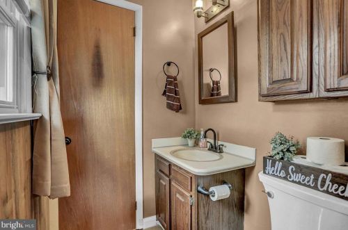 541 Old Orchard Ln, Camp Hill PA  17011-1829 exterior