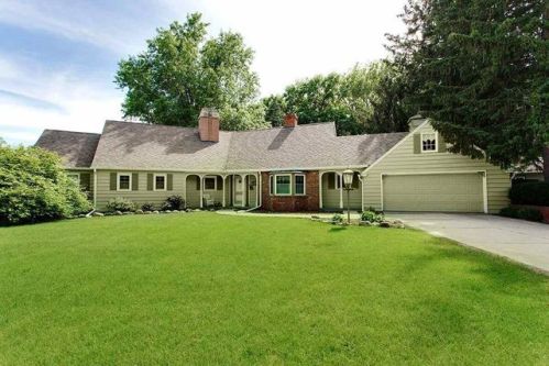 521 Derbyshire Rd, Waterloo IA  50701-3935 exterior