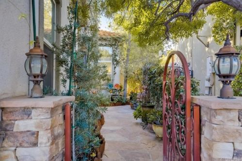 21844 Maged Ct, Santa Clarita, CA 91390-5719
