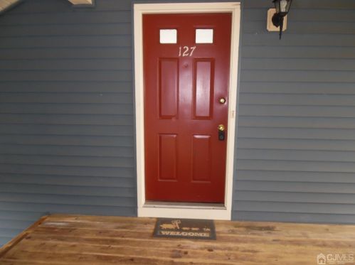 127 Longfield Ct, East Brunswick, NJ 08816-1830